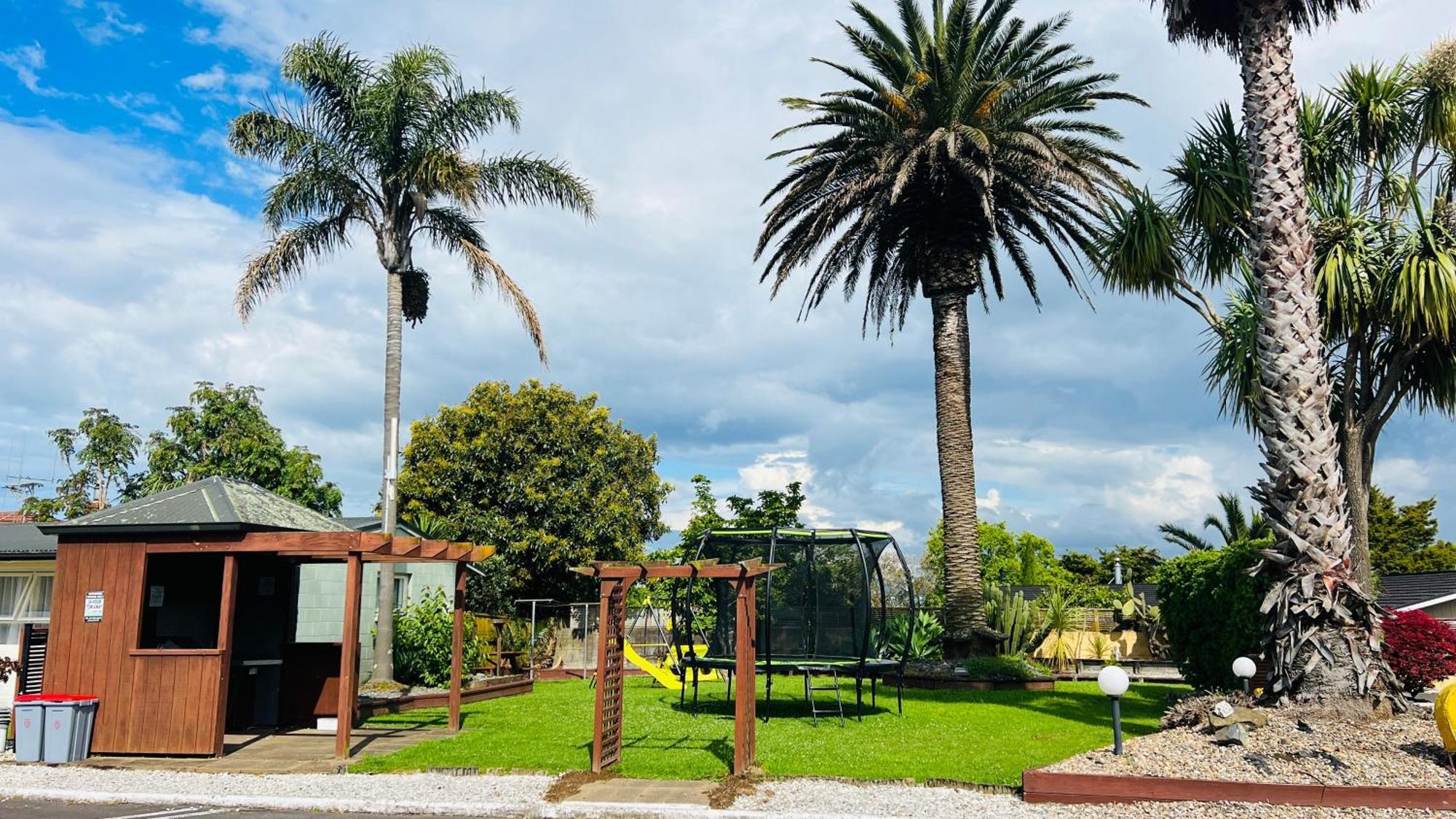 18Th Avenue Thermal Motel Tauranga Exteriör bild