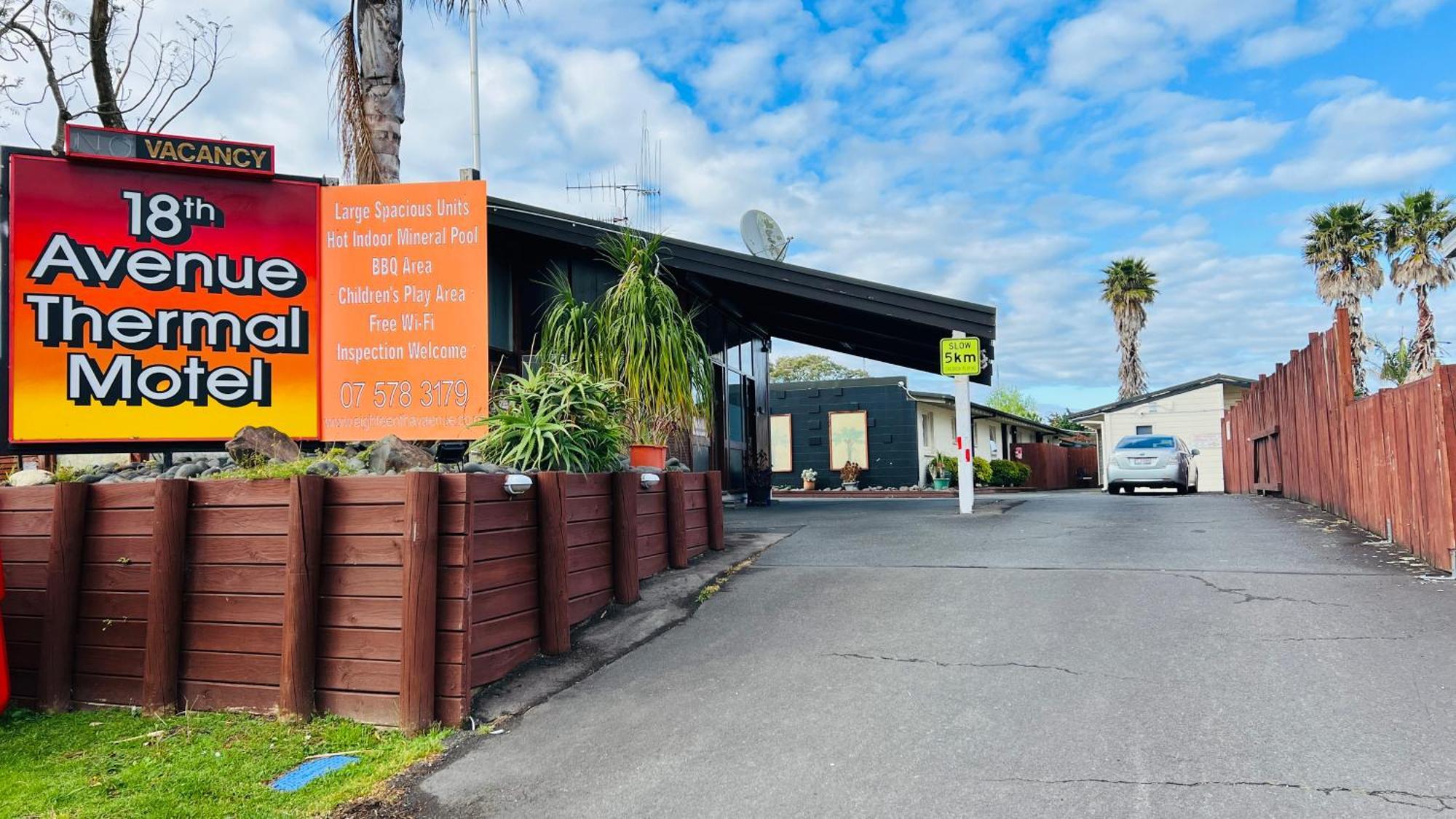 18Th Avenue Thermal Motel Tauranga Exteriör bild