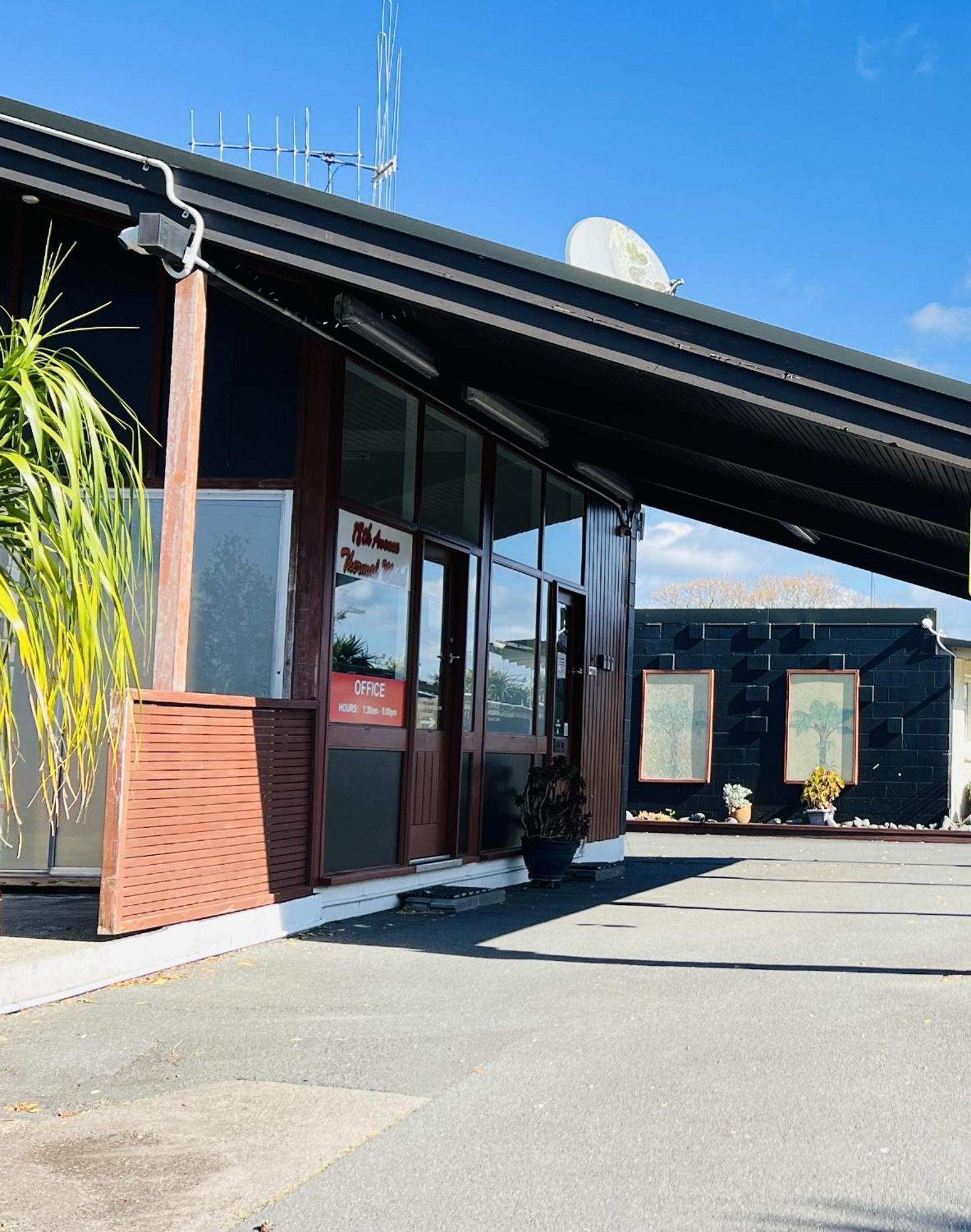 18Th Avenue Thermal Motel Tauranga Exteriör bild