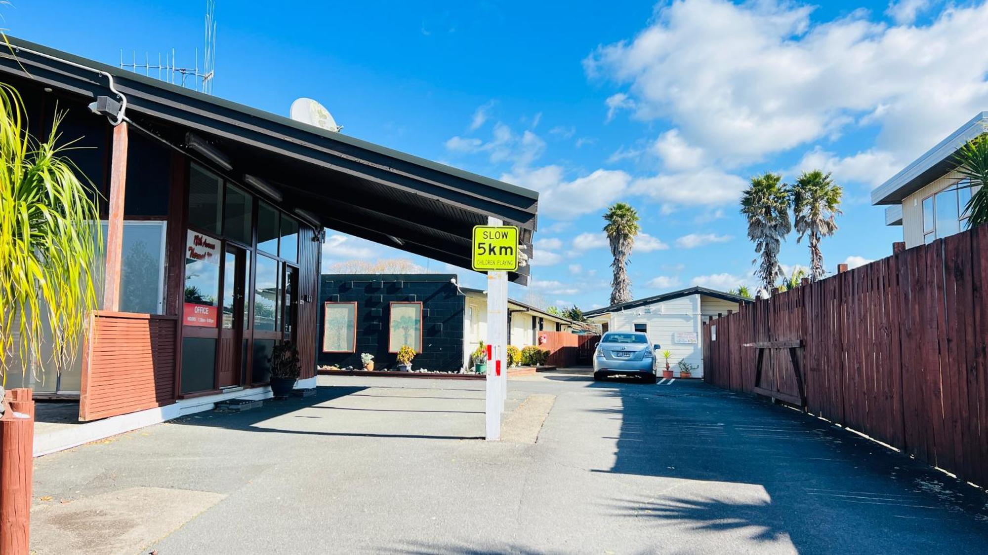 18Th Avenue Thermal Motel Tauranga Exteriör bild
